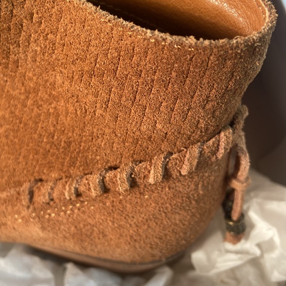 NWT Yellow Box Women’s leather booties sz 7 Chestnut Brown - Picture 3 of 8